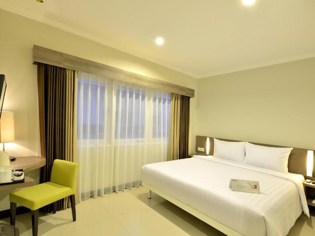 Whiz Prime Hotel Darmo Harapan Surabaia Exterior foto
