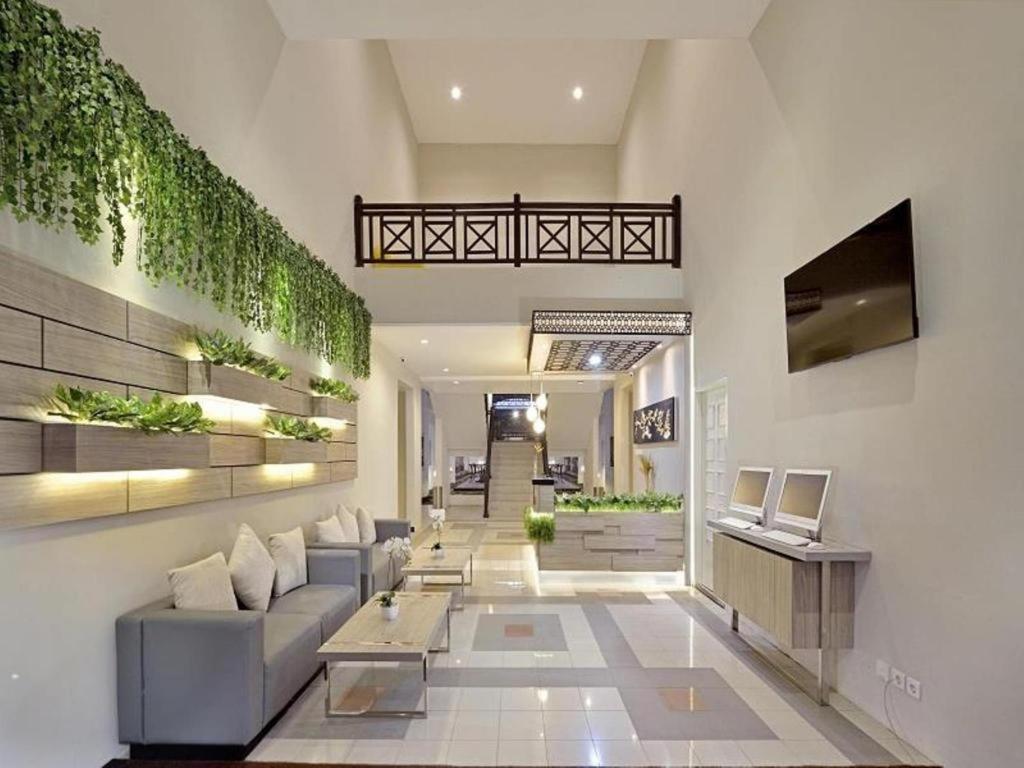 Whiz Prime Hotel Darmo Harapan Surabaia Exterior foto
