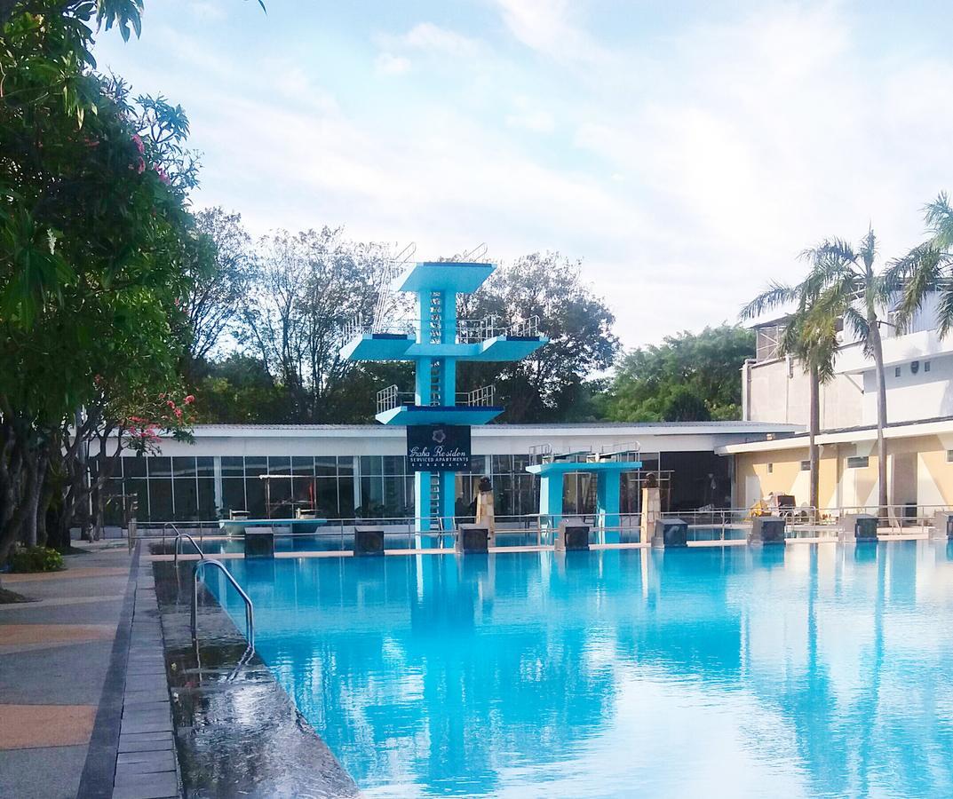 Whiz Prime Hotel Darmo Harapan Surabaia Exterior foto