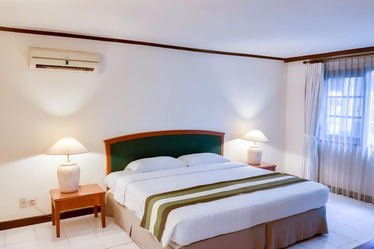 Whiz Prime Hotel Darmo Harapan Surabaia Quarto foto