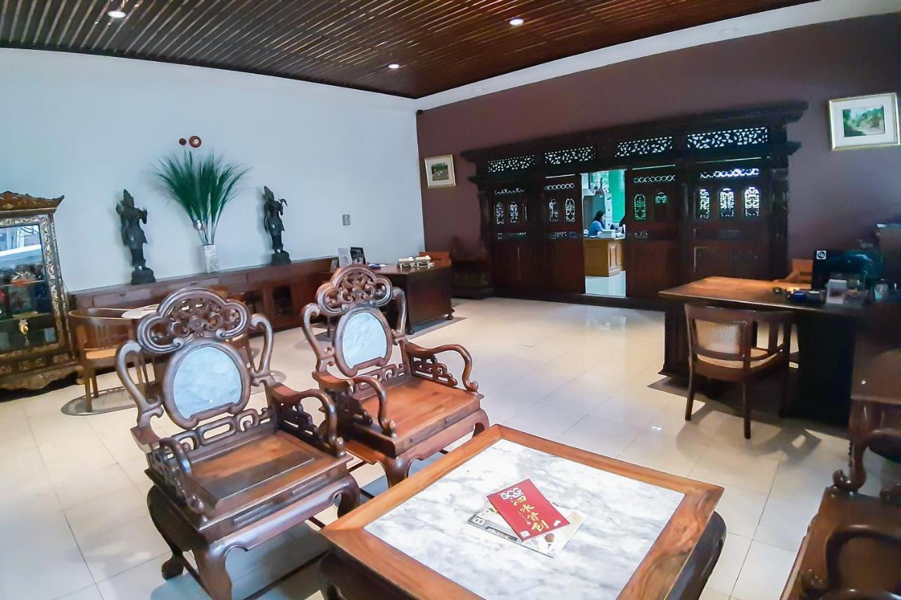 Whiz Prime Hotel Darmo Harapan Surabaia Exterior foto