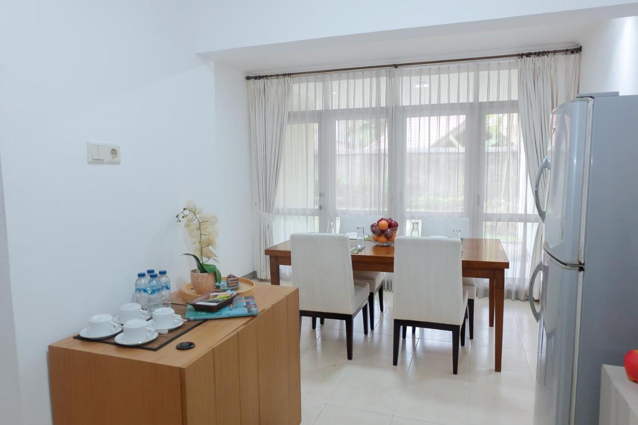 Whiz Prime Hotel Darmo Harapan Surabaia Exterior foto
